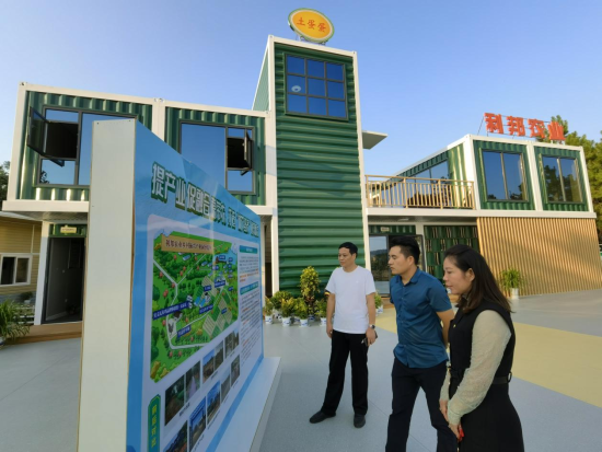 江西南昌：90后小伙養雞創業 譜寫鄉村振興“青春之歌”