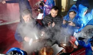 當云端美景遇見“舌尖美食”“雞公山云端創想火鍋季”火熱開啟
